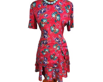 Vintage Leslie Fay vestido floral rojo de manga corta con dobladillo escalonado con volantes tamaño 8P EUC