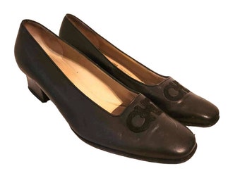 Vtg. Salvatore Ferragamo 6.5B Black Leather Slip On Pumps Shoes 1.75 Heel Italy