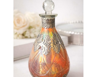 Decantador vintage de vidrio iridiscente con revestimiento de plata y tapón de cristal, estilo bohemio, ¡en excelente estado!