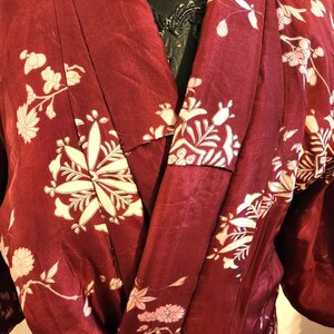 Vintage Padded Asian Silk Floral Kimono Jacket Rust Pink Gray Tie Front Size LG zdjęcie 3