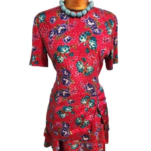 Vintage Leslie Fay Red Floral Short Sleeve Dress w/Ruffle Tiered Hem Size 8P EUC image 3