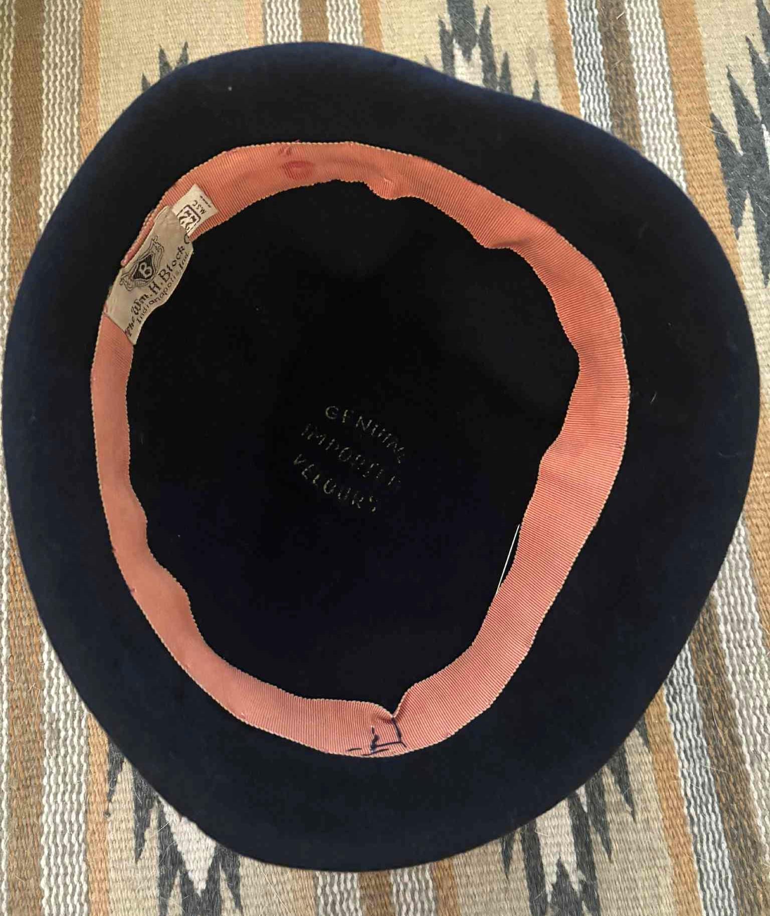 Vintage the Wm. H Block Co Indianapolis Velour Navy Cloche  display picture 3