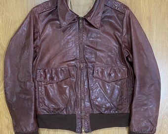 Kurtka bomberka lotnicza USAF z lat 70., skórzana, w kolorze bordowym, z zamkiem błyskawicznym, wyprodukowana w USA