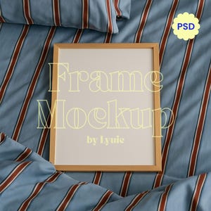 Gezellig blauw gestreept bedframemodel, esthetische serene digitale lijst, moderne 11:14-mockupsjabloon, slow living lifestyle-interieur