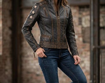 Chaqueta de cuero marrón desgastada para mujer, estilo café racer vintage, corte ajustado, de cuero auténtico, abrigo de motociclista, estilo retro urbano.