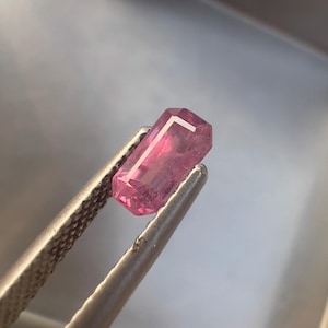 0.6Carat Natural Cut pink color sapphire High Quality from Kashmir, Pakistan