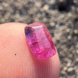 0.6Carat Natural Pink color cut sapphire corondom High Quality