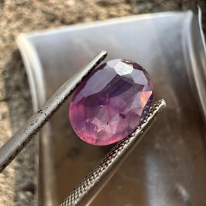 1.4Carat natural oval cut corondom Sapphire from Kashmir Pakistan