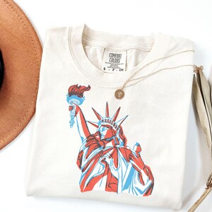 Statue of Liberty Comfort Colors Shirt – Vintage Red White Blue Graphic Tee, Patriotic USA T-Shirt for 4th of July, Retro Independence Day