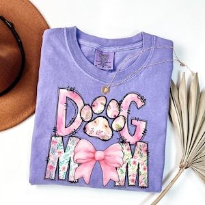 Comfort Colors Dog Mom Shirt with Floral Paw and Bow –Cute Pet Lover Gift for Women –Aesthetic Puppy Mom Tee ,Spring Pastel Dog Mama T-Shirt