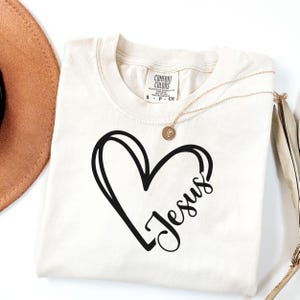 Heart Jesus T-Shirt - Christian Faith Tee for Women - Comfort Colors Shirt - Religious Graphic Tee - Christian Gift Idea - Jesus Lover Shirt
