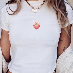 Roze aardbei baby-T-shirt met strik, kawaii esthetische crop top, Y2K zacht zomershirt meisjes, schattig pastel fruit grafisch T-shirt voor vrouwen