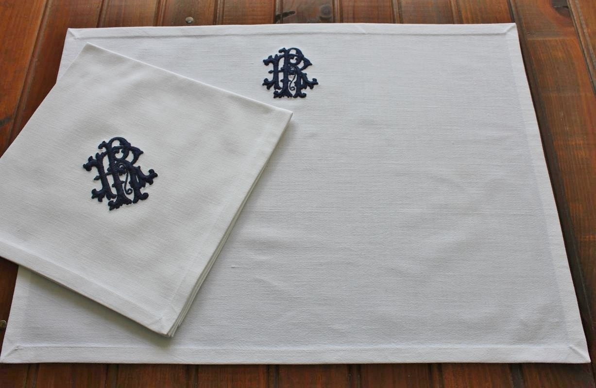 Napperons en Tissu Brodé Personnalisé Monogramme - Linge de Table Toutes Les Initiales Disponibles C