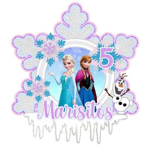 Può includere: Grafica a forma di fiocco di neve con Elsa e Anna di Frozen, il numero 5 e la parola "Marisitos". Il design include fiocchi di neve, dettagli glitterati e un Olaf dei cartoni animati.