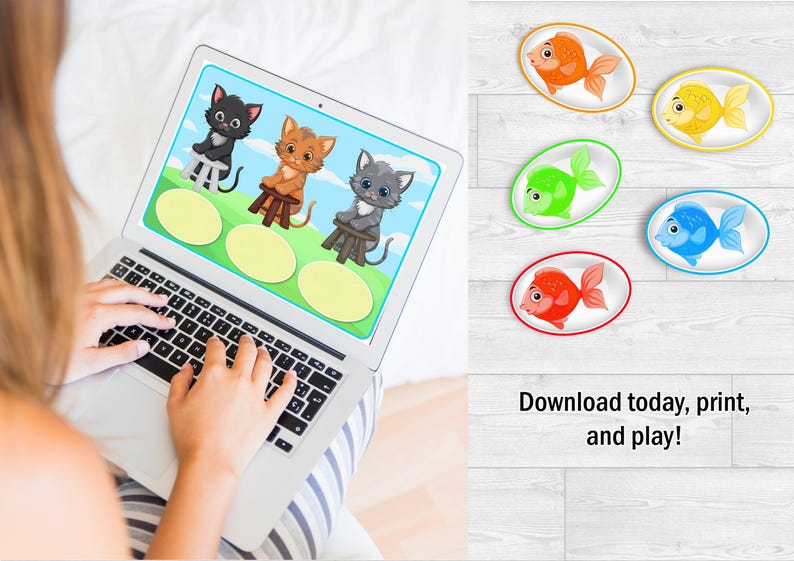 Puede incluir: Una computadora port&aacute;til muestra una caricatura colorida con tres gatos y tres c&iacute;rculos amarillos. Al lado de la computadora port&aacute;til hay cinco peces de dibujos animados en naranja, amarillo, verde, azul y rojo. El texto "Download today, print, and play!" est&aacute; debajo.