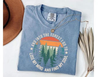 Into The Forest I Go Shirt: Vintage Hiking Graphic Tee - Nature Lover Gift