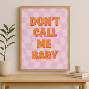 Don't call me Baby Trendy Wandkunst, Retro Funky Poster, ästhetischer Kunstdruck, rosa kariertes Dekor, niedliches Wohnungsdekor, Girly Wanddruck