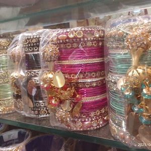 Goldene und mehrfarbige Armreifen / Armband für Frauen | Indisches Brautarmband-Set | Traditioneller Desi Schmuck Pakistanischer Hochzeitsschmuck | Handgefertigt