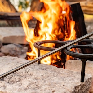 Dutch Oven Lid Lifter & Horseshoe Trivet Kit | Campfire Cooking Tools | Cast Iron Accessories | Cowboy Campfire Cook Set