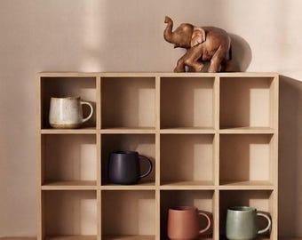 Organizzatore e ripiano in legno per tazze da caffè / Espositore da parete per 12 tazze / MDF / Mobile contenitore a parete / Mobile contenitore per ambienti / Kaffeetassen Regal