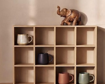 Tassenhalter und Ablage aus Holz für die Kaffeebar | Wandmontierter Tassenhalter für 12 Tassen | Beige MDF | Wandaufbewahrung | Aufbewahrung im Zimmer | Kaffeetassen Regal