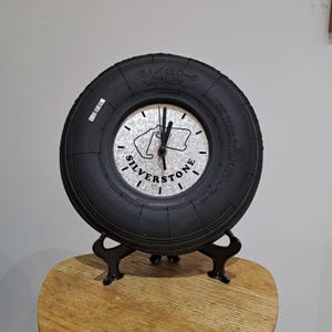 Klocka med återvunnet däck - Silverstone Race Track