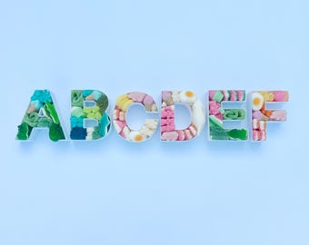 Bandeja de dulces con letras, regalo inicial personalizado, caja de golosinas reutilizable, dulces importados, recuerdo de fiesta de cumpleaños, regalo de cumpleaños personalizado, decoración de mesa de boda