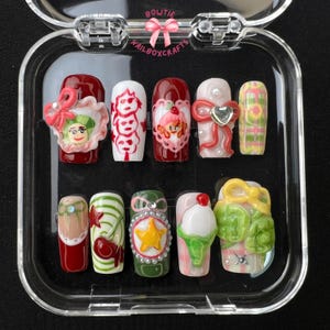 Arte de uñas con dibujos animados, estrellas y personajes adorables / Uñas postizas / Uñas inspiradas en anime kawaii / Set de uñas artesanales Happy Vibe