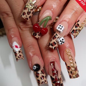 Bold Statement Leopard Print 3D Kirschwürfel Glück 777 Drücken Sie auf die Nägel | XL Quadrat Kasino Thema Fake Nägel | Luxus Handgefertigte Y2K Vegas Nägel