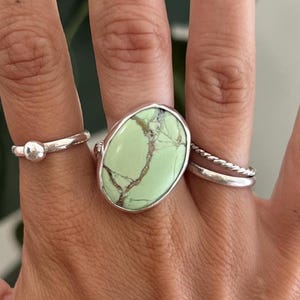 Lemon Chrysoprase Twist Band Indigo Ring