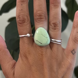 Lemon Chrysoprase Twist Band Ring