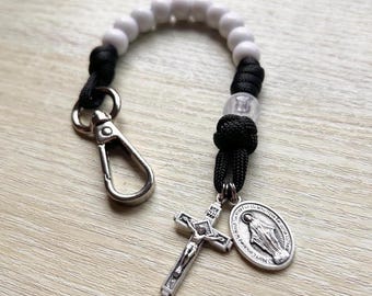 Rosario de paracord blanco de una década - Pequeño rosario de bolsillo - Hecho a mano -