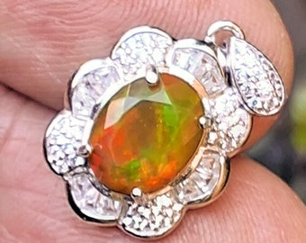 Feiner mexikanischer Feueropal Anhänger in 925 Silber mit Zirkonen