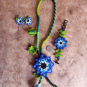 Huichol flower necklace,handmade jewelry,handmade with love, unique jewelry,