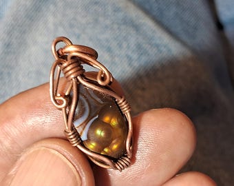 Kupferschmuck zum Schutz, Anhänger aus Deer Creek, Arizona Mine Fire Achat