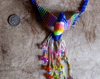 Schmuck mit Mostacillas, hergestellt von den Indianern Mexikos