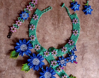 Huichol Blumenhalskette, dieser Schmuck wurde von den Indianern Mexikos hergestellt
