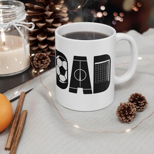 Taza de papá futbolista, regalo para él, taza de café con letras deportivas llamativas, taza de entrenador de fútbol, regalo del Día del Padre, taza del día del juego del equipo de papá