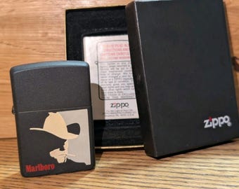 Vintage 1995 Marlboro Man Cowboy Schwarz Matt Zippo Feuerzeug Neu im Kasten