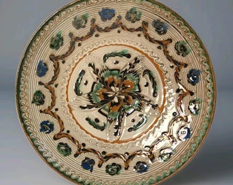 Prato abstrato de cerâmica folclórica romena de 24 cm (9,5") assinado por Bascu Mihai, vintage dos anos 90.
