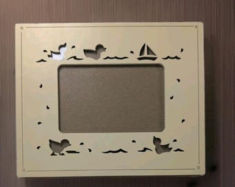 Vintage 1992 Amerigo Lasercraft Ducks Yellow Wood Standing Photo Frame 3" x 4.5"