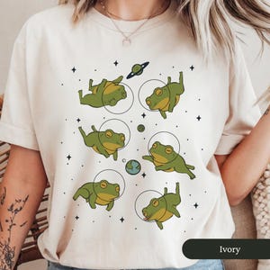 Space Frogs Shirt, Frog Comfort Colors Shirt, Retro Vintage Frog Shirt, Aesthetic Graphic Retro Vintage Shirt, Frog Lover Gift, Frog Tee