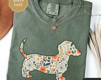 Comfort Colors Floral Dachshund Shirt, Wiener Dog Tshirt, Gift for Dachshund Mom Shirt, Dachshund Mama Gift, Weenie Dog Owner Tee