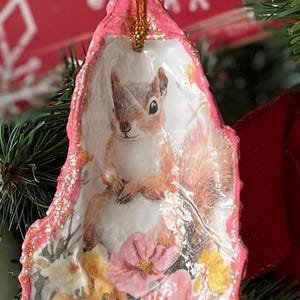 Squirrel Oyster Shell Art Dish, Seashell Trinket Dish, Cute Car Accessories Gift, Christmas Ornament, Lake House Decor, Nature Lover's Decor