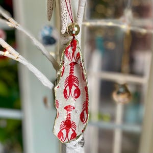Lobster Oyster Shell Ornament – Coastal Beach Décor, Nautical Christmas Tree Hanging, Handmade Decoupage Shell Gift, Marine Life Ornament
