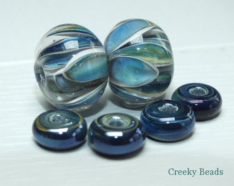 Handmade lampwork beads - Blue petals - Creeky Beads SRA