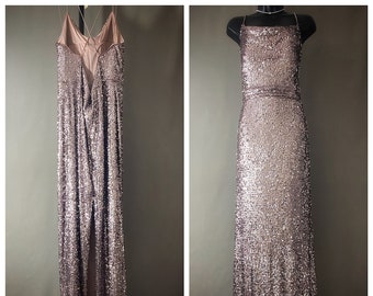 Vestido de novia formal gris sin mangas con lentejuelas de Adrianna Papell