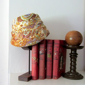 sleek 60s turban paisley floral print hat, ladies vintage midcentury modern accessories, size 7 7 1/8 image 1