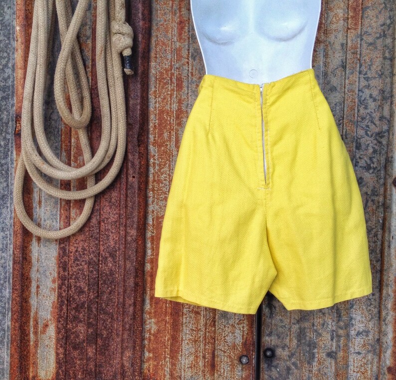 60s yellow cotton novelty short, womens vintage short image 3