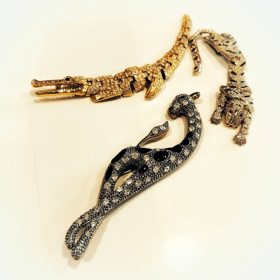 80s gold tone giraffe pin, vintage enamel and rhi… - image 3